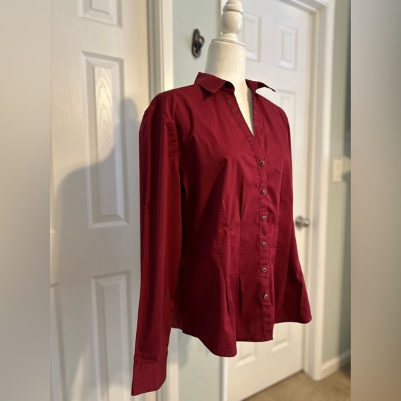 New York and Co Burgundy Button Down Shirt with Rhinestone Buttons Size Large - Picture 2 of 6